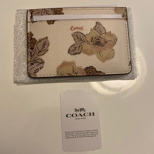 *NWT* COACH FLORAL CARD HOLDER CREAM